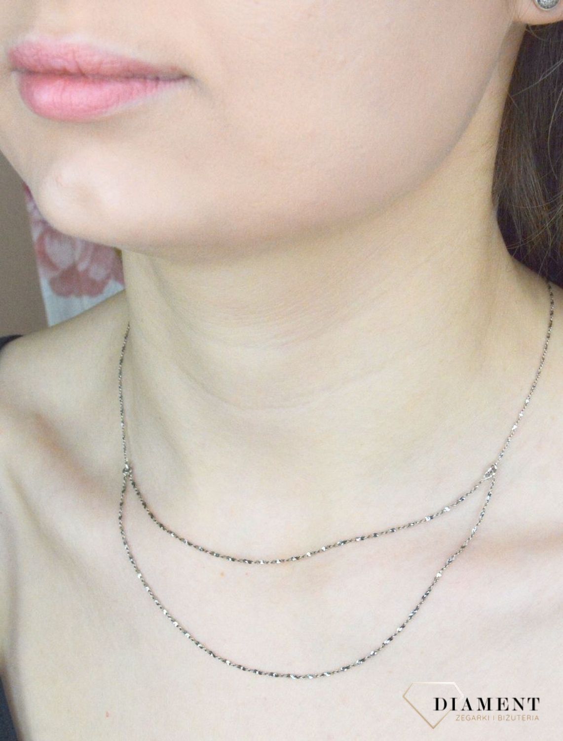 Srebrny podwójny naszyjnik damski N 678. Idealny pomysł na prezent. Biżuteria dostępna w naszym sklepie to połączenie klasy, stylu oraz elegancji. Delikatny naszyjnik..jpg